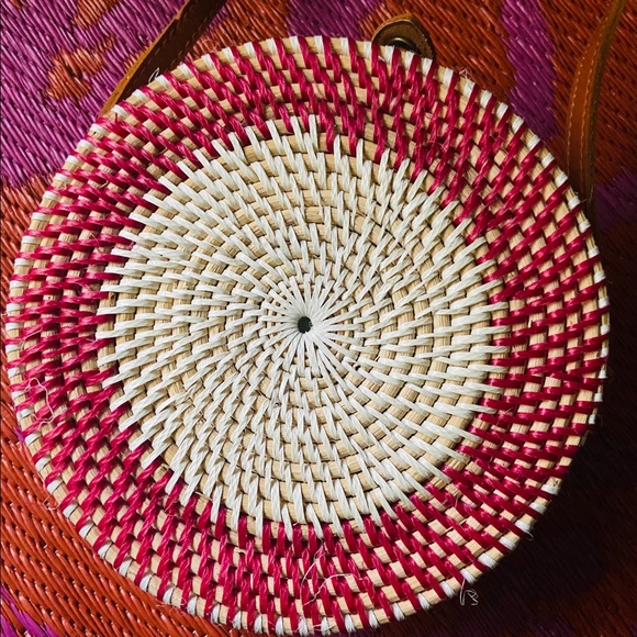 Round Woven Straw Purse - Picture 5 of 6